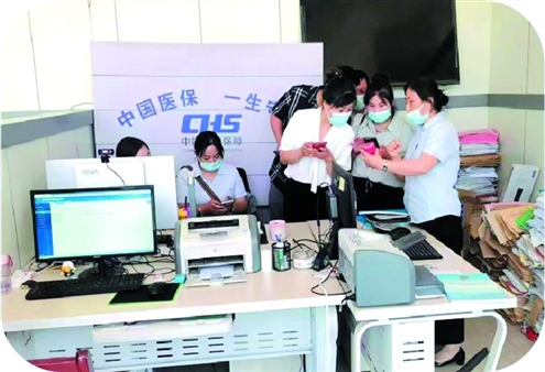 国寿鄄城支公司与县医保局联合,开展了“政保合作”,打通了医保服务百姓最后一公里